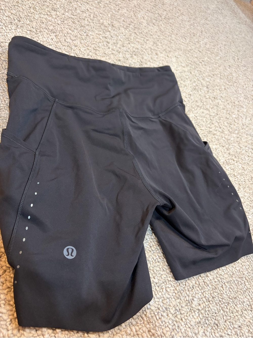 Size 6 women’s Lululemon bike shorts